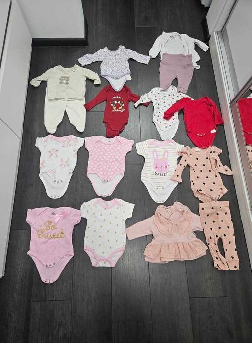 Vand lot hainute bebelusi 0-3 luni