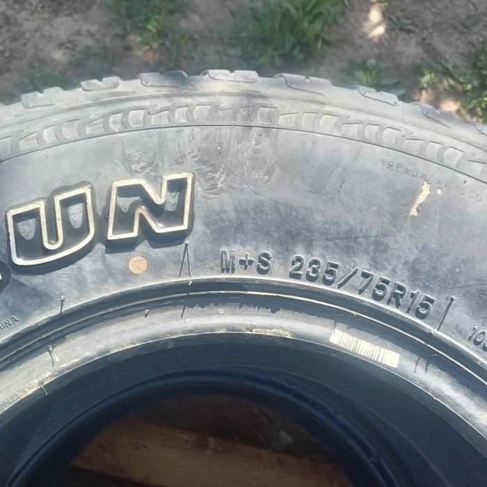 Продам шины 235/75R15