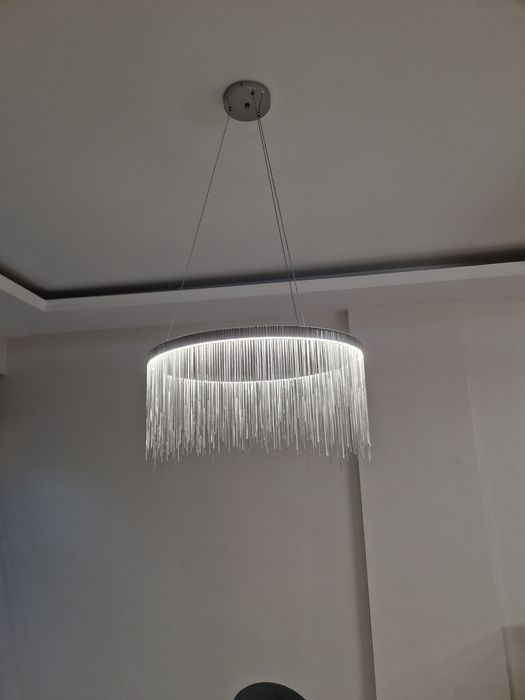 Продам люстру цепочка