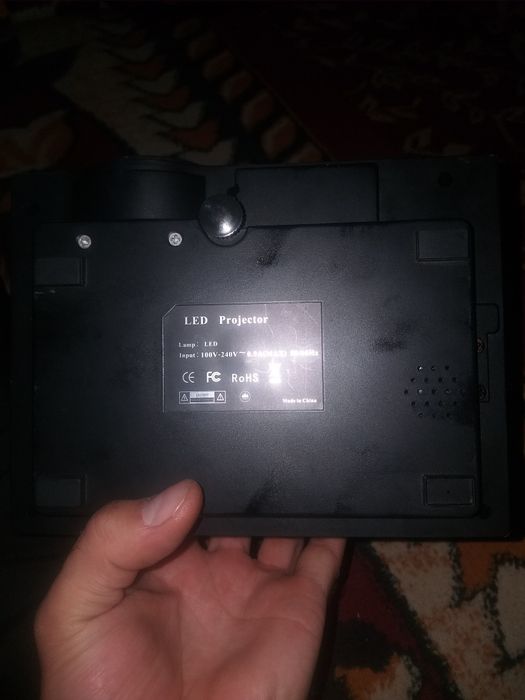 Проектор сотилади