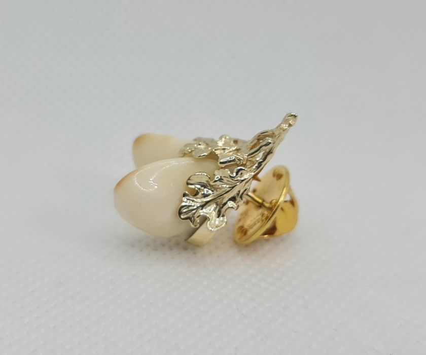 Podoabă de vânătoare din aur 14k realizată manual