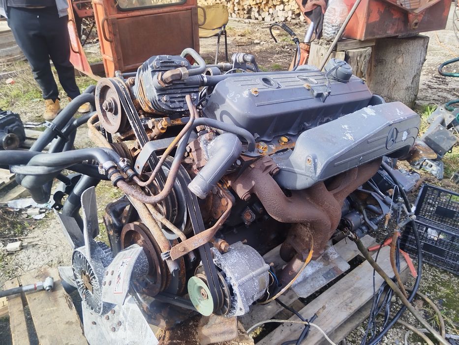 Vând motor Mercedes 814