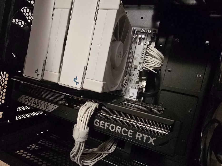 PC Gaming High-End RTX 5070 Ti + Ultra 7 265kf + 96GB DDR5 + SSD 2TB - Majoritatea in garantie, setup complet premium