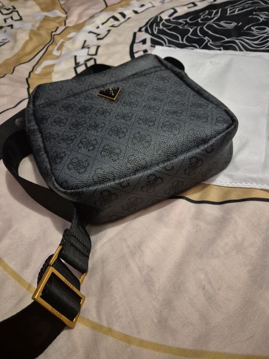 Guess мъжка чанта през рамото