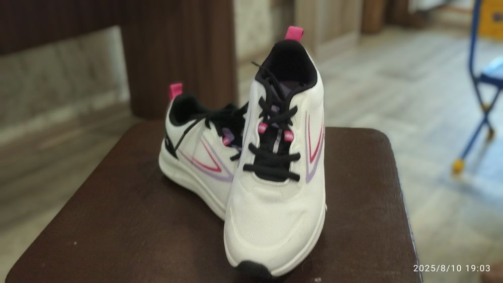 Продам кроссовки