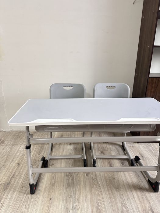 Парты и 2 стула комплект