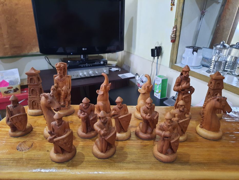 Продаются шахматы.Ручная резьба