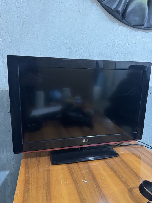 Телевизор LG сотилади