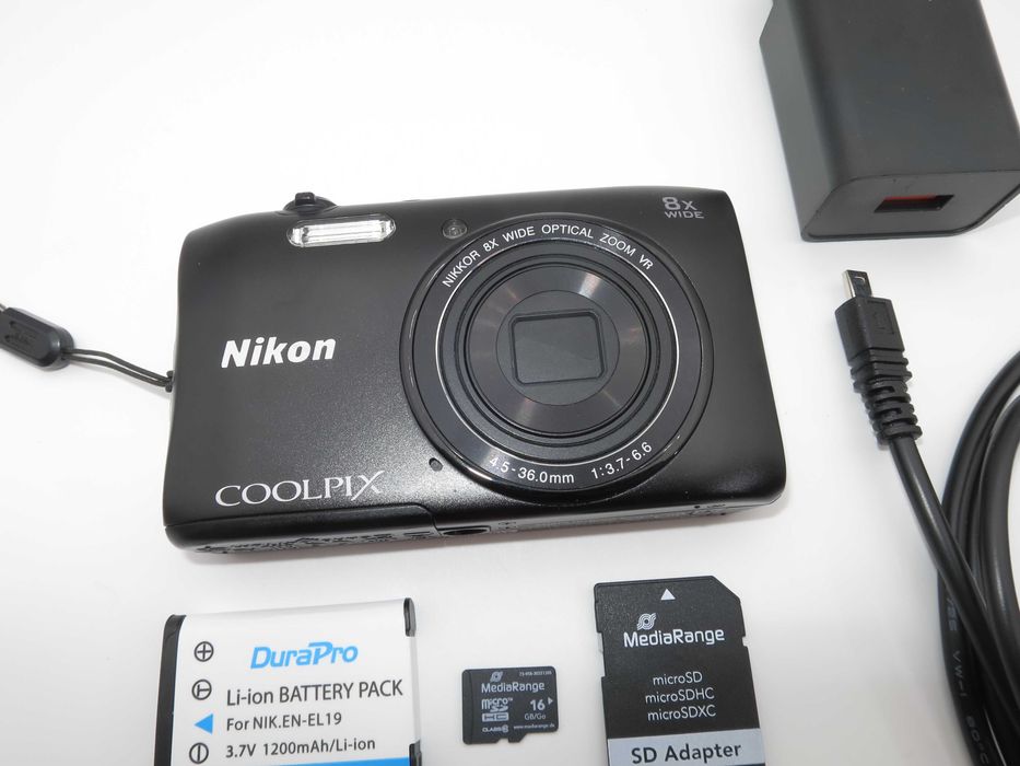 Nikon Coolpix S3600 ултра компактен цифров фотоапарат, дигиална камера в черен цвят 20 MP и 8х оптичен зум, като НОВА, комплект, работи перфектно