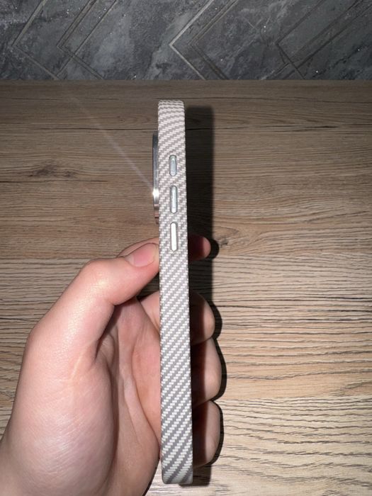 Продаю чехол на Айфона 15 про