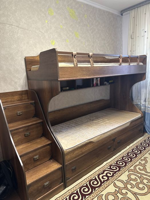 Детская двухъярусная кровать