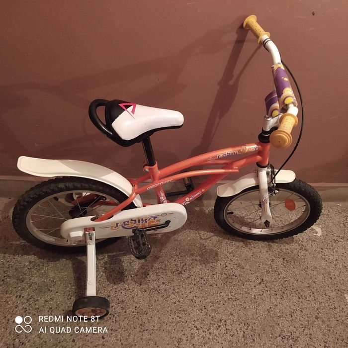 Велосипед за момиче и момче с помощни колелца