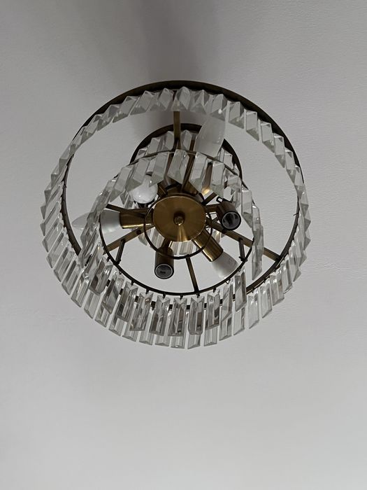 Продам люстру в хорошом состоянии