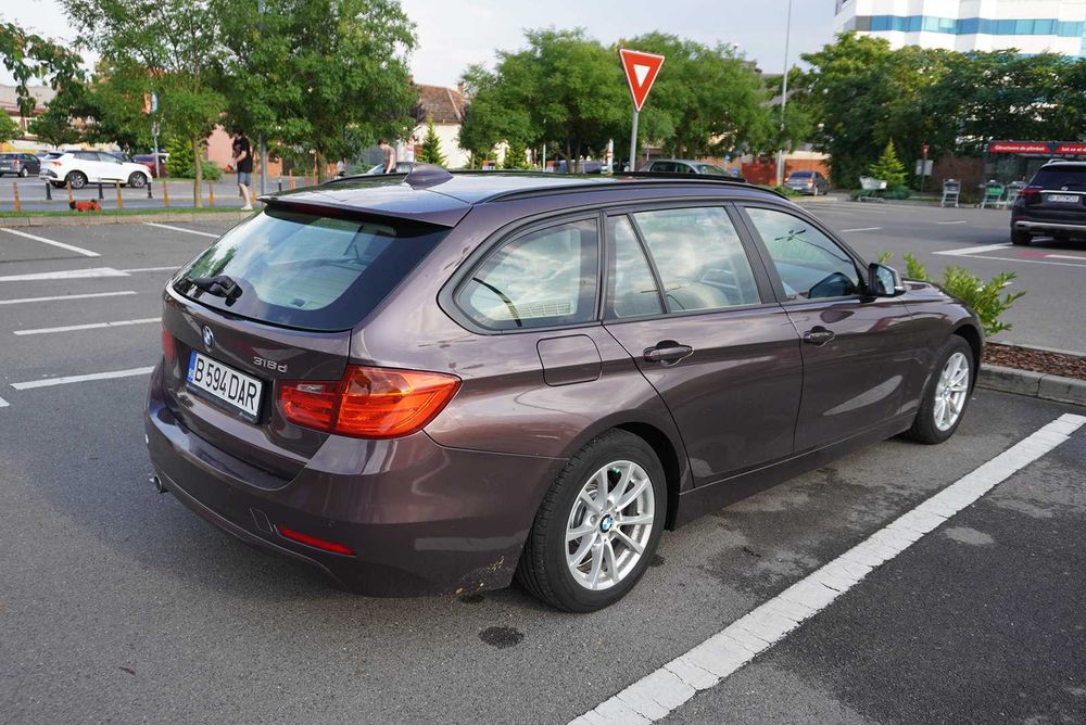 BMW 318d Touring F31 • 2014 • Panoramic • Interior crem
