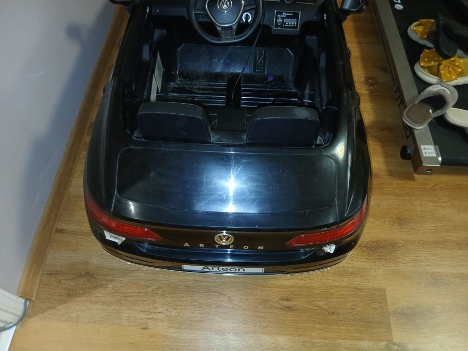 Детска акумулаторна кола