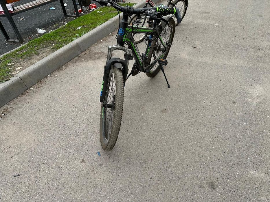 Продам велик зелено черный