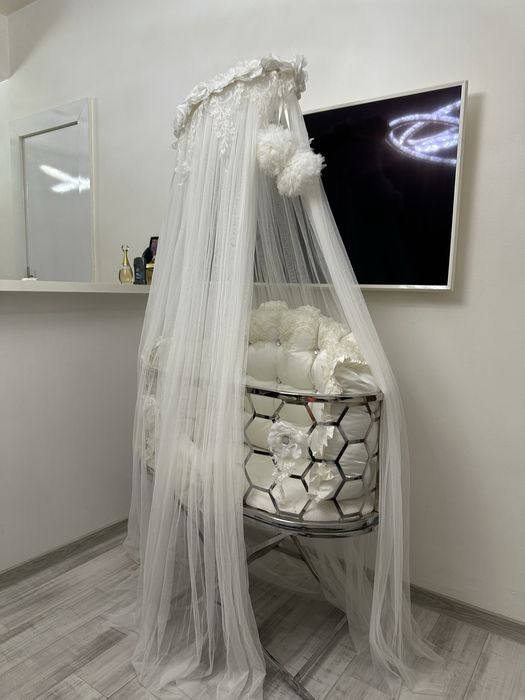 Бебе легло за новородено