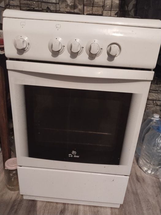 Продам газовую плиту 15000