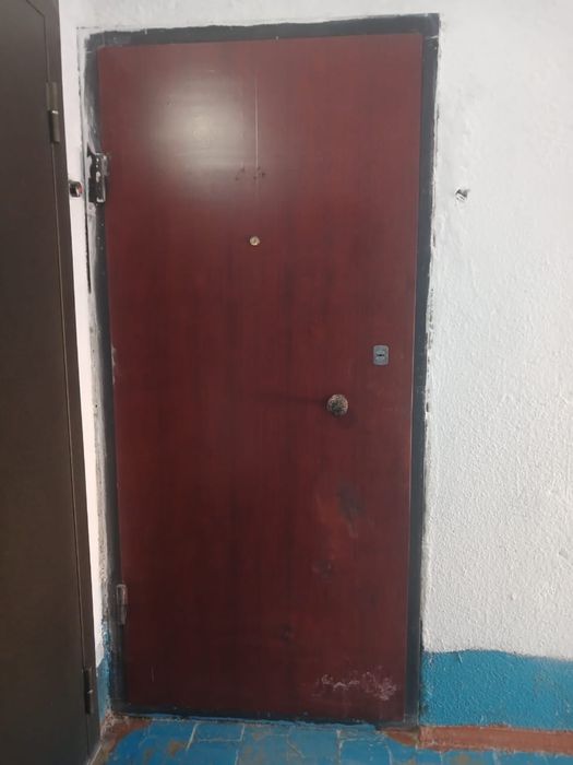 Продам входную дверь