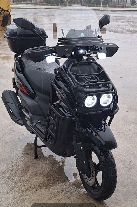 ТАНК 150 куб , бензиновый скутер , 100 км/ч.