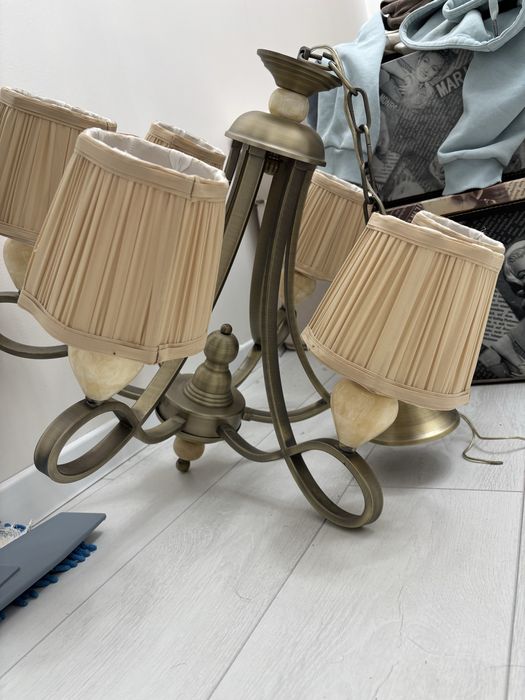 продается люстра