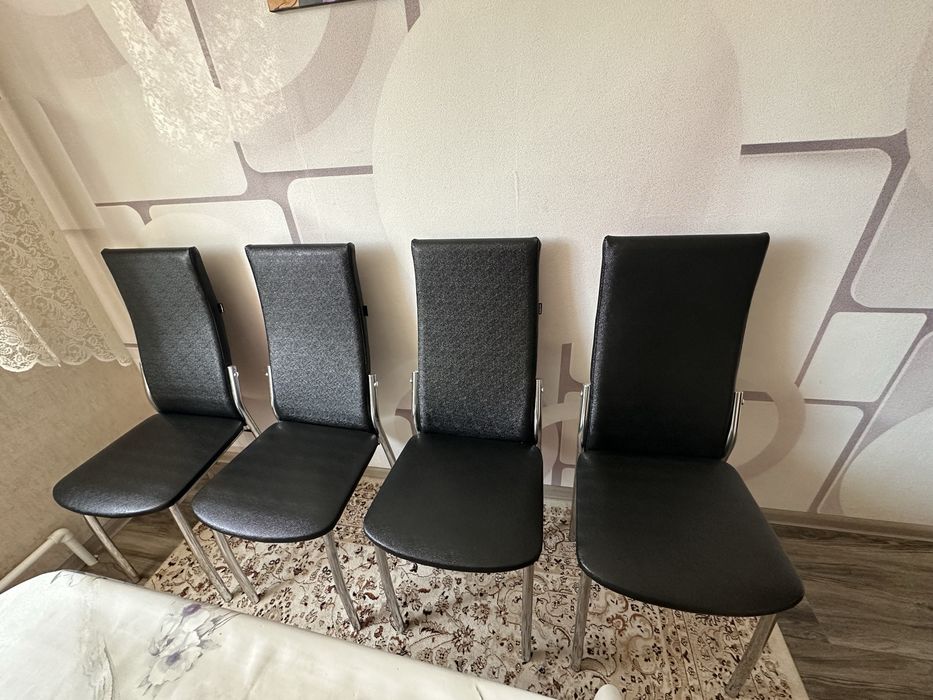 Продам стол и стулья