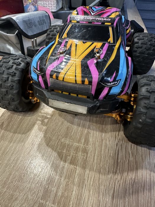 Vand masina cu telecomanda 1:16