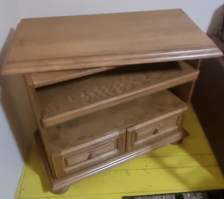 Comodă din lemn masiv