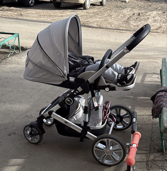 Продам прогулочную коляску