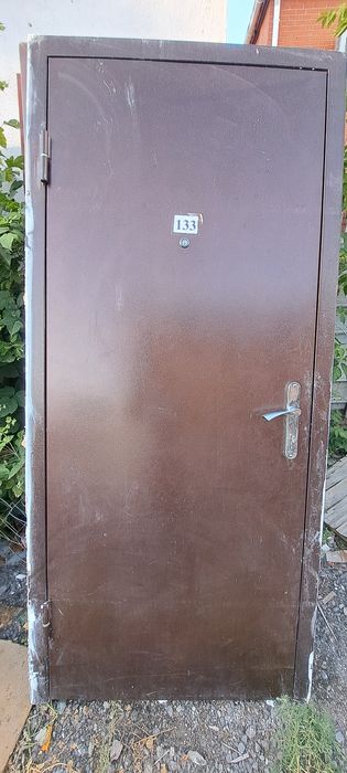 Продам Двери б/у