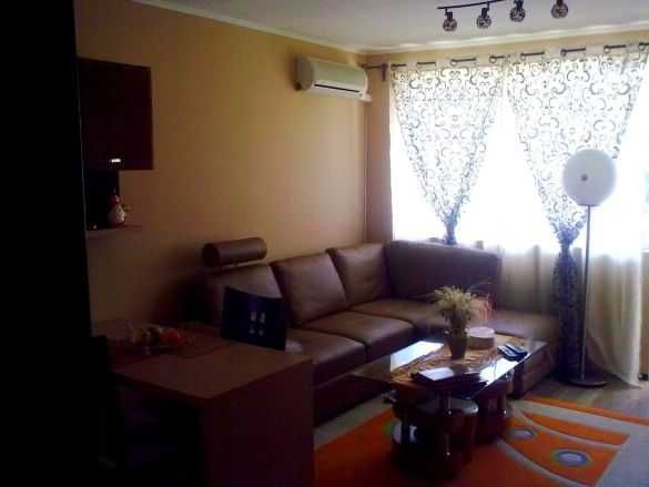 Дава се под наем Двустаен апартамент в Бургас, Славейков - 55 кв.м за 178.5 € - Снимка #1