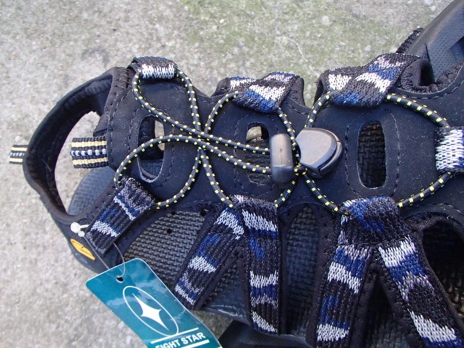 Продавам леки дишащи сандали с протектор отпред за предпазване от у