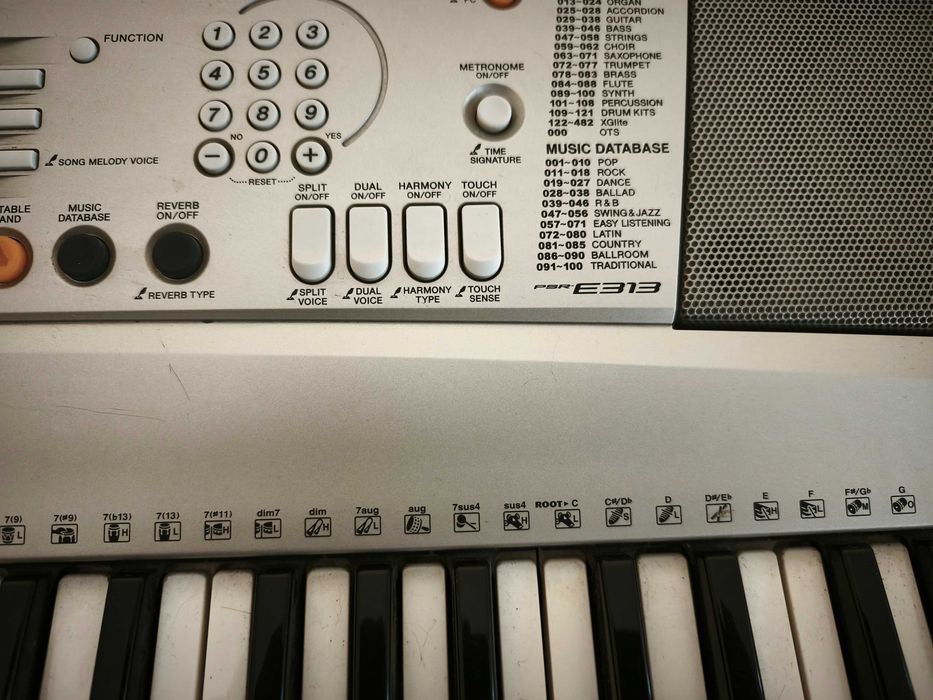 Синтезатор Yamaha PSR-E313