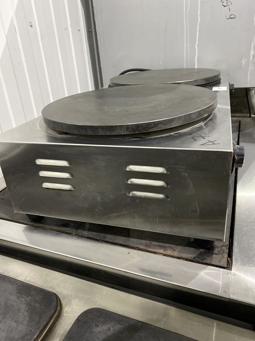 Блинница,плита для блинов, мойка двух секционная,кофемашина,стол нерж.