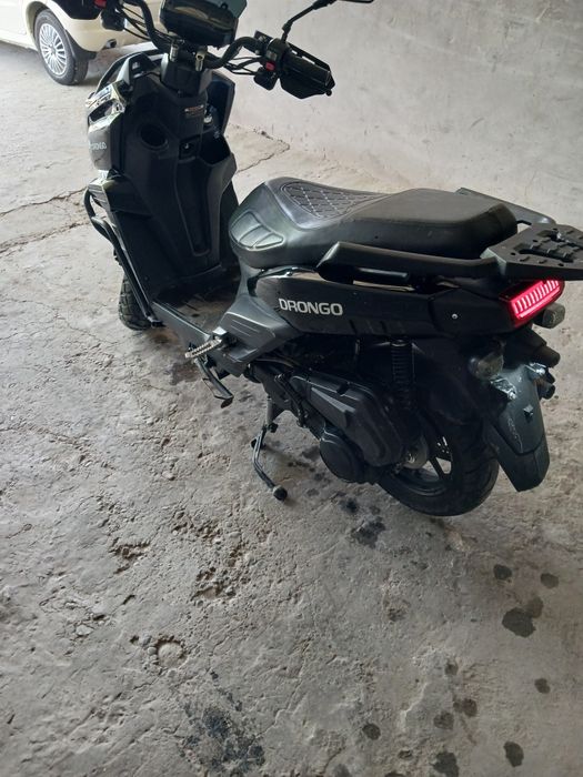 Sroʻchni sotiladi skuter Tank DRONGO