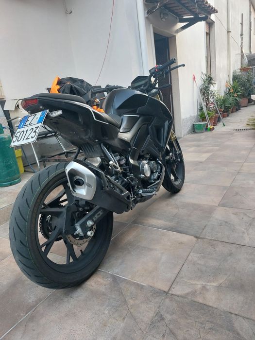Motocicleta RSV 125