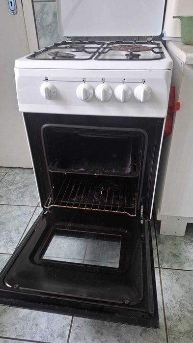 Aragaz cu patru ochiuri si cuptor pe gaz