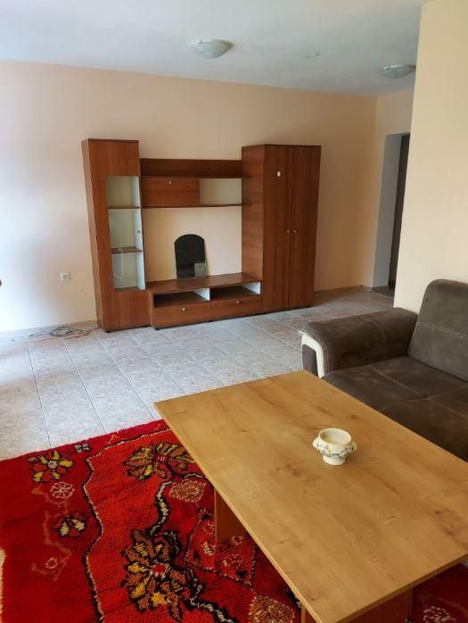 Дава се под наем Двустаен апартамент в Варна, Цветен квартал - 50 кв.м за 350 € - Снимка #2