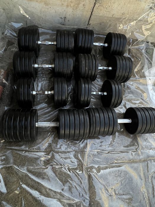 Продам Гантели есть разные по весу. На любой вкус.