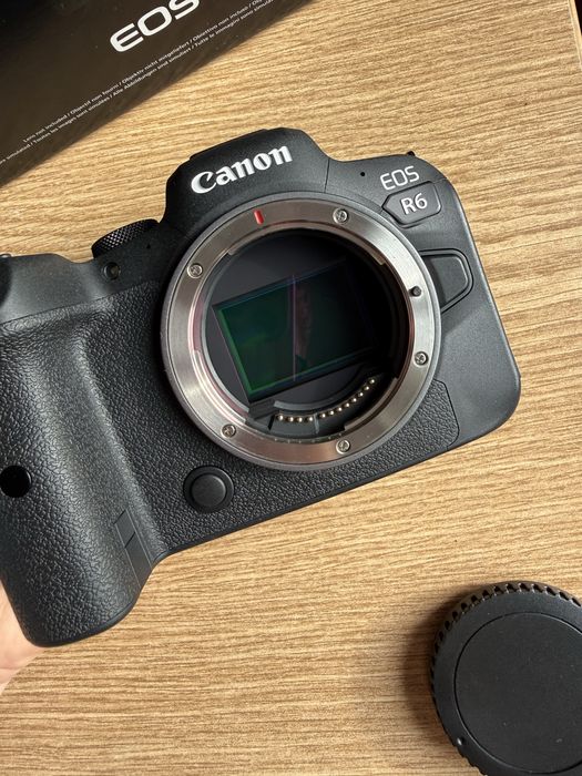 Vând Canon EOS R6 + obiectiv Canon 35 mm f/ 1.4 L II USM