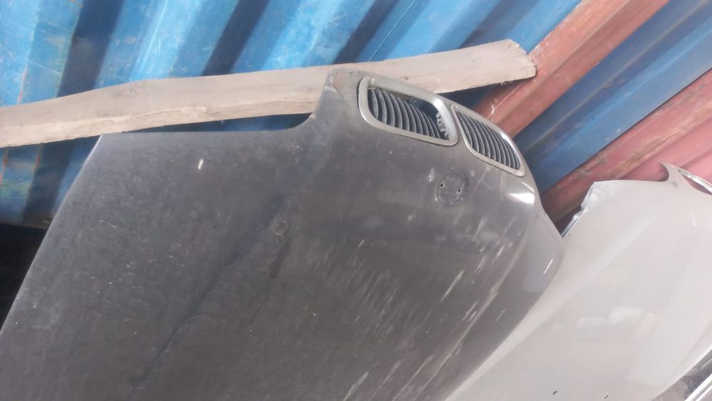 Продам капот на бмв е46