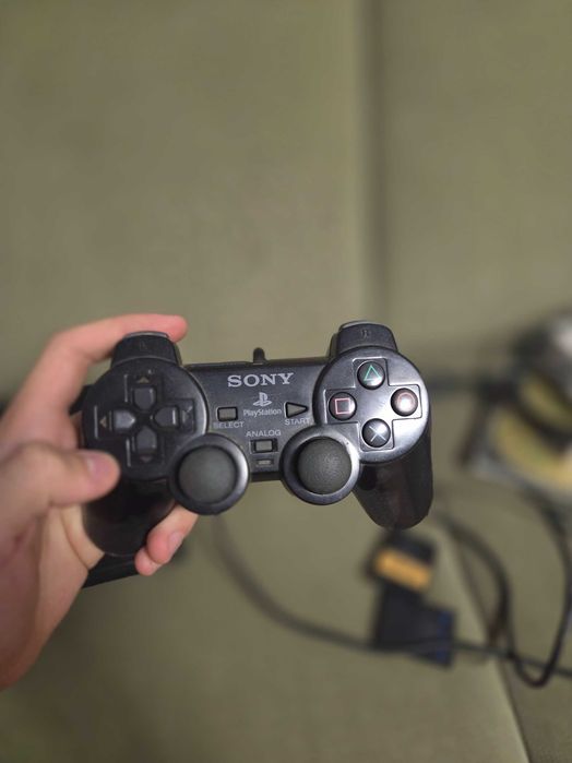 Vând PlayStation 2 Fat modat – 8 jocuri, FreeMCBoot și accesorii
