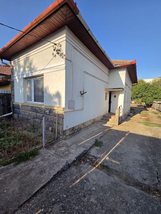Inchiriez casa veche