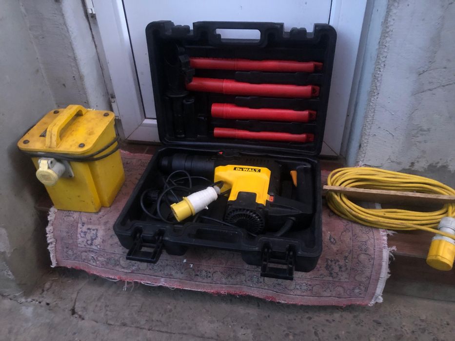 NOU Masina rotopercutoare DEWALT 110V, 1100 W + transformator 3000 W
