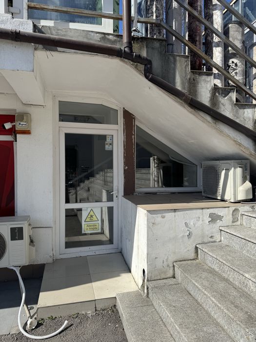 De inchiriat spatiu comercial in piata centrala din Tg jiu parter 32mp