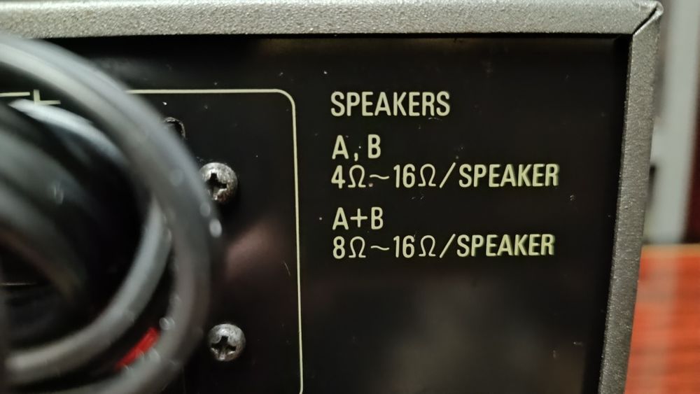 Усилитель в очень хорошем состоянии.