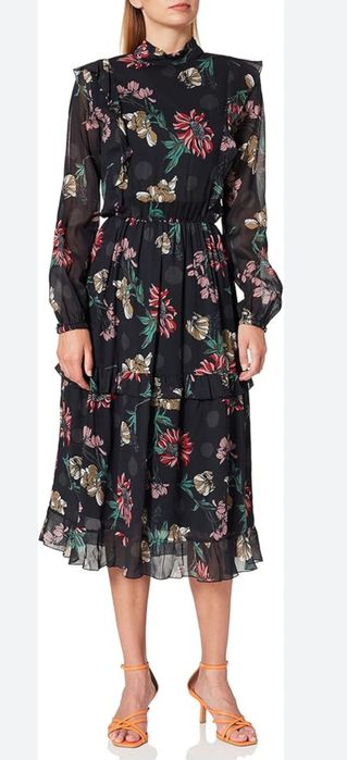 Страхотна дамска рокля HUGO BOSS  размер 42