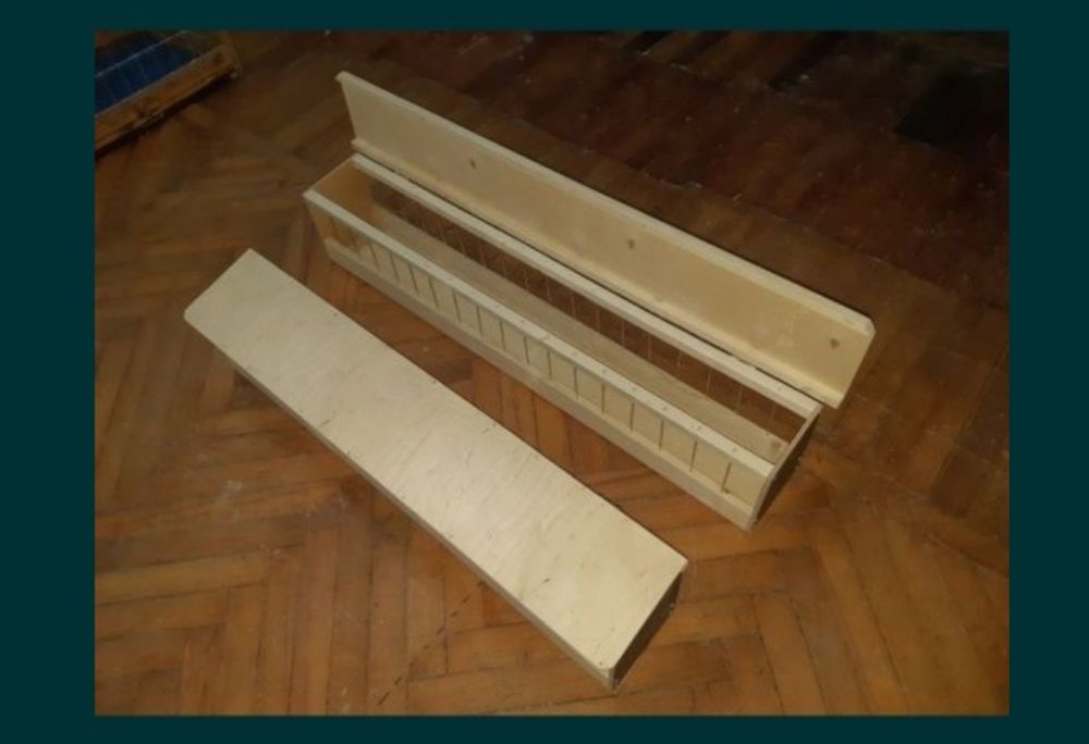 Для голубей кормушки разные