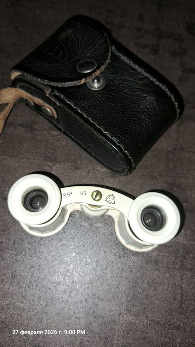 Бинокль театральный.