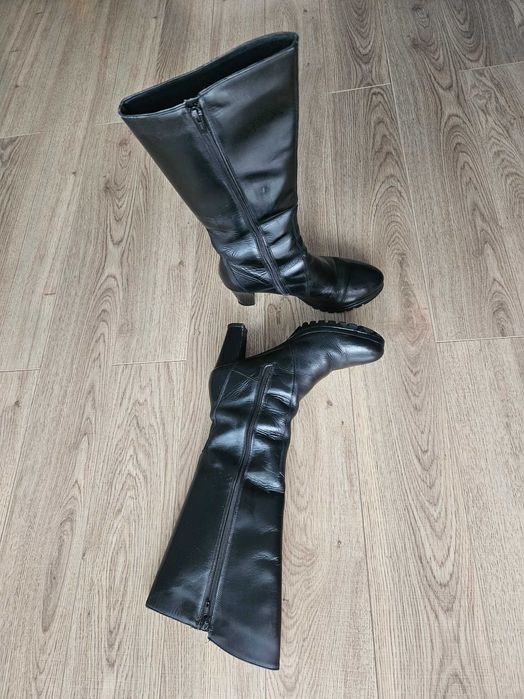 Cizme negre de piele